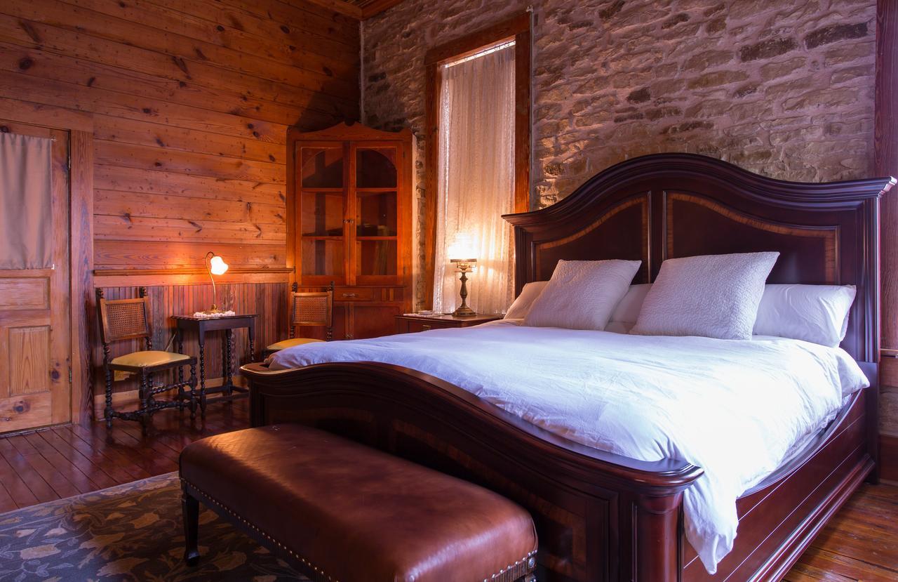 Upstairs Inn Hico Esterno foto